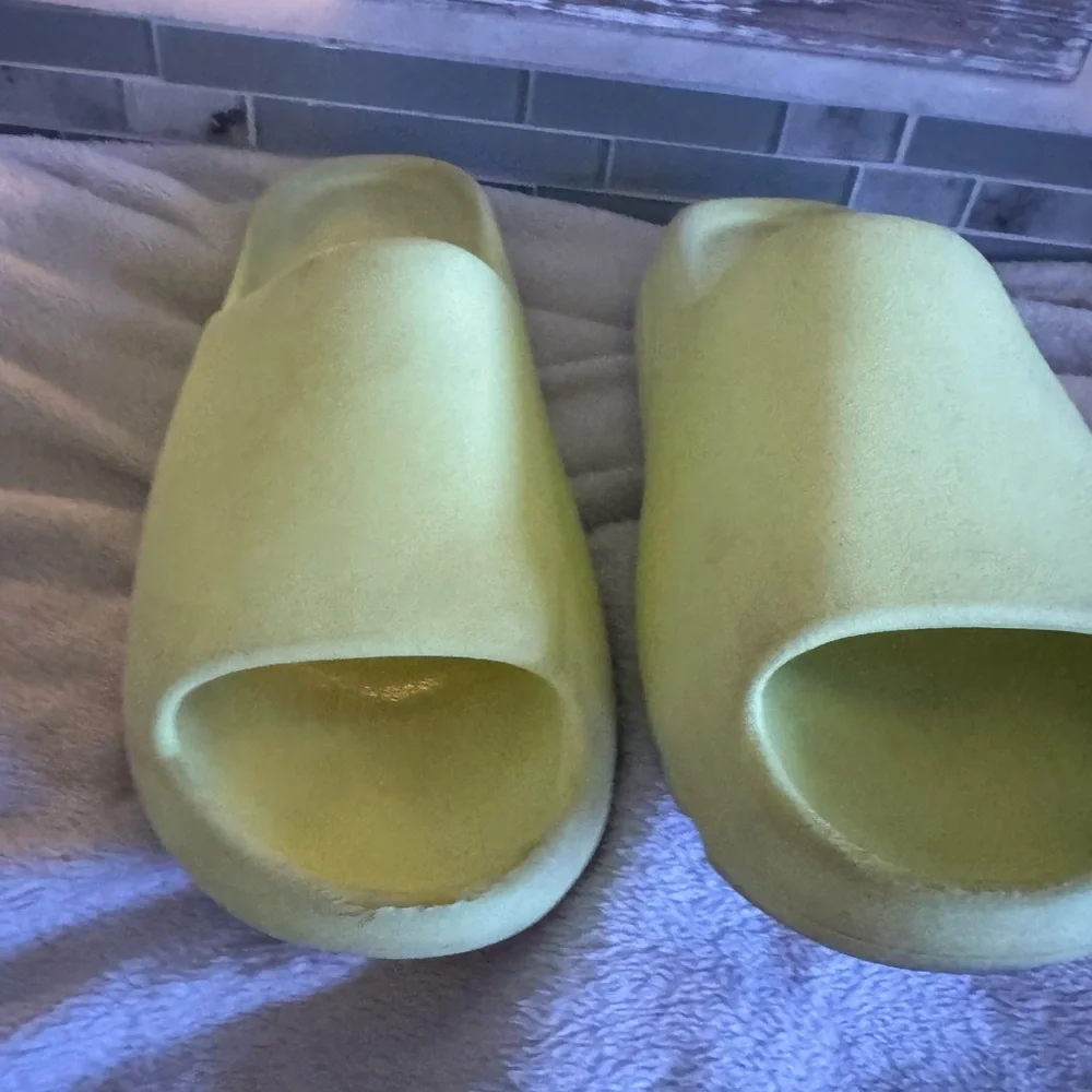 Adidas Yeezy Slides Glow Green Yellow Size 11 , no box, used - Picture 7 of 8